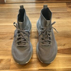 Ladies sneakers size 8